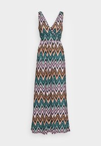 Robe maxi avec un col en V profond, présentant un motif en zigzag dans des teintes de bleu canard, rose, orange et brun. Fabriquée en tissu léger avec une taille élastique.