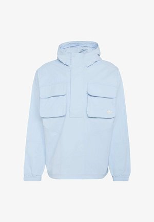 Vaaleansininen vetoketjullinen huppari, jossa on hupullinen, kaksi etutaskua, joustavat hihansuut sekä hillittyjä teksturoituja yksityiskohtia hihoissa ja vartalossa.