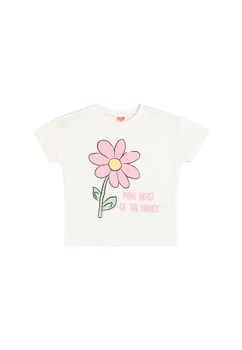 Korte mouwen, crèmekleurig katoen t-shirt met een roze bloemenafbeelding en de tekst "MINI ARTIST VAN DE FAMILIE" in het roze. Eenvoudig ontwerp, ontspannen pasvorm.