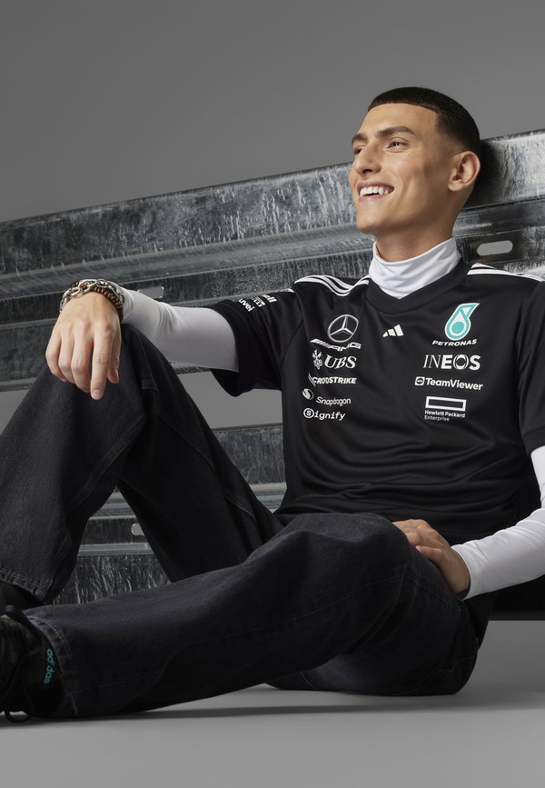 MERCEDES - AMG PETRONAS FORMULA ONE TEAM DRIVER BLACK MEN - Print T-shirt3