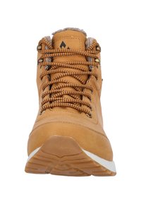 Bottines en cuir tan avec des lacets noirs et orange, col rembourré et semelle en caoutchouc. Présente une tige texturée et des œillets en métal.