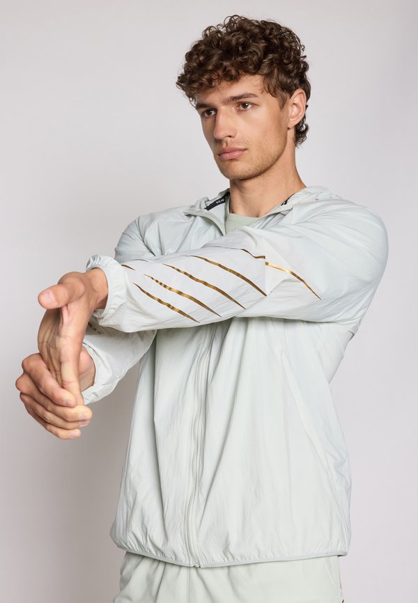 JAKOB INGEBRIGTSEN - Windbreaker4