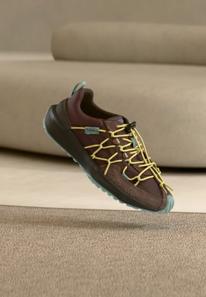 Keen, UNEEK TREKKER - Sneaker low - huckleberry/lemon grass