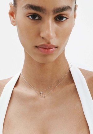 Aristocrazy, CON TRES DIAMANTES - Collar - silver