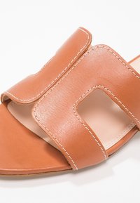Dune London LOUPE - Muiltjes - tan