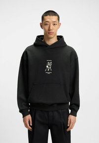 Hoodie nera realizzata in misto cotone, con tasca a canguro frontale e stampa grafica di boxer sul petto.
