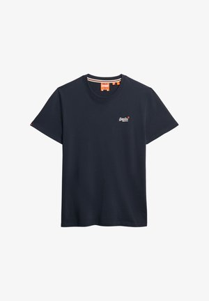 Marineblå bomulds t-shirt med rund halsudskæring, korte ærmer og et hvidt logo på brystet. Har et mærke på den indvendige krave.