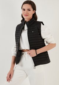 LELA SLIM FIT - Strukirani kaput - black