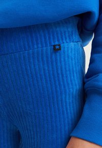 WE Fashion FLARED - Hlače - blue