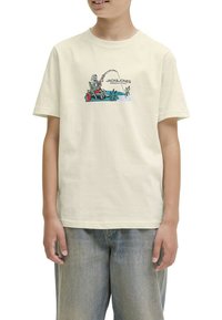 T-shirt en coton couleur crème avec un graphique coloré d'un squelette en train de pêcher. Manches courtes et coupe décontractée avec un col rond.