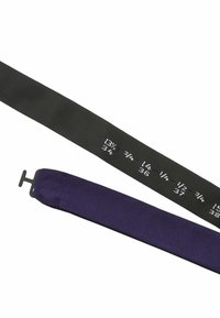 Seidenfalter Fliege - lila