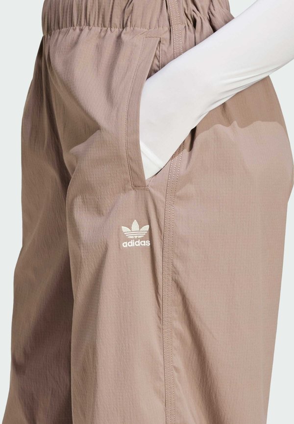 ESSENTIALS RIPSTOP PARACHUTE PANTS - Tracksuit bottoms3