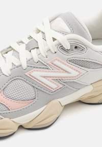 New Balance 9060 - Väglöparskor - grey matter