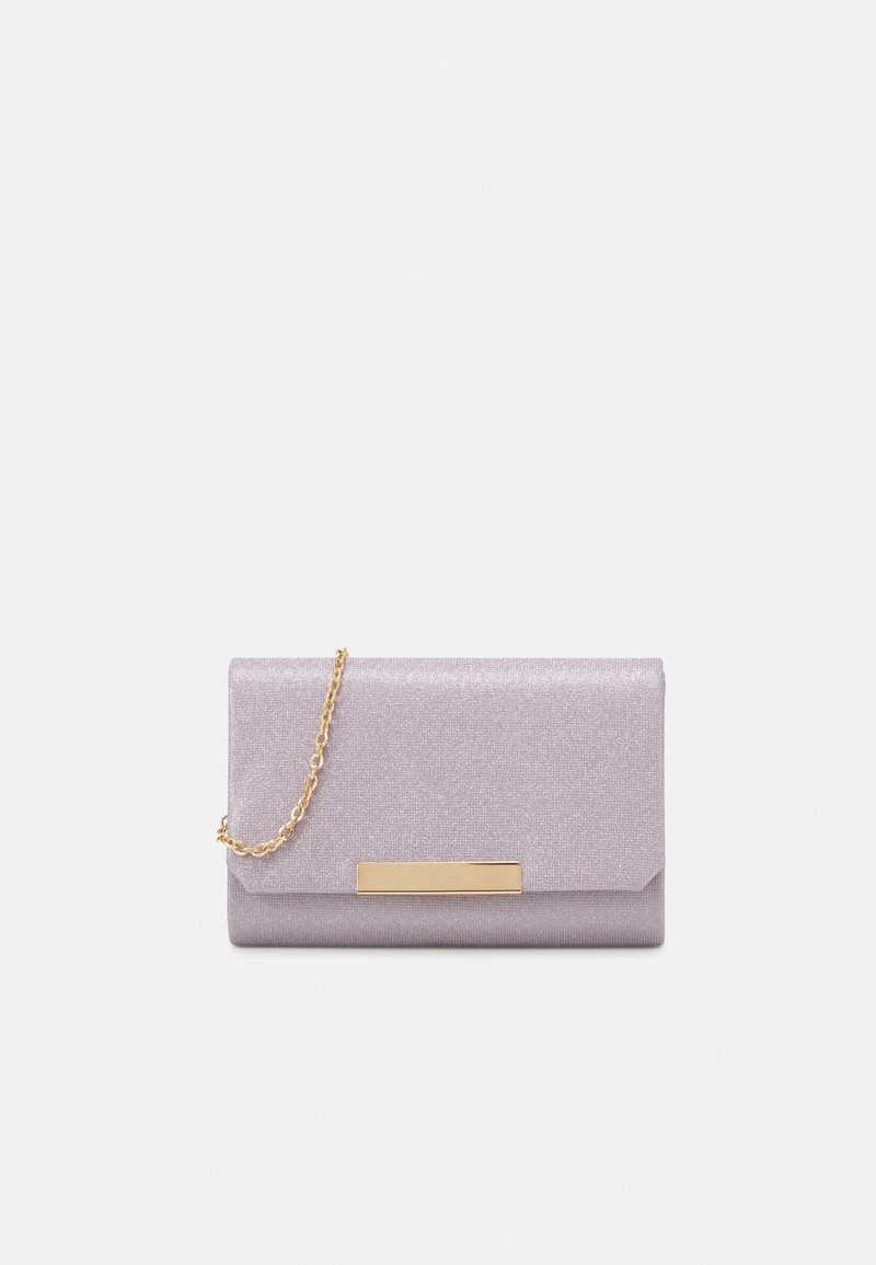 Pochette violet clair scintillante avec une forme rectangulaire, bandoulière en chaîne dorée et accent métallique plat à l'avant. Surface texturée.