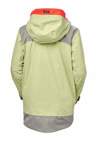 Hellgrüne wasserdichte Jacke mit grauem unteren Abschnitt und leuchtendem orangefarbenen Akzent am Kragen. Verfügt über eine Kapuze und ein Logo auf der Rückseite.