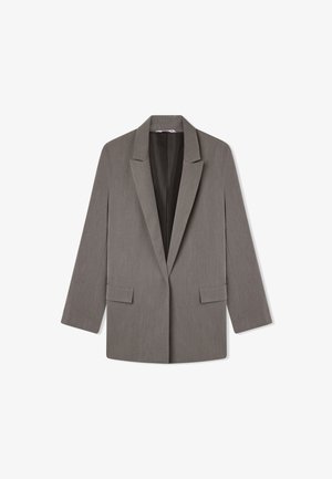 Blazer grigio con rever a punta, maniche lunghe e due tasche frontali. Realizzato in un tessuto liscio con una leggera texture e design aperto sul davanti.