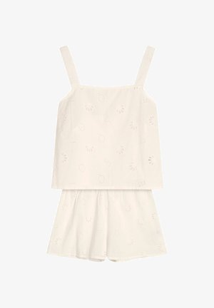 Biały bawełniany zestaw dwuczęściowy składający się z bezrękawnikowego topu i krótkich spodenek, z haftowanymi kwiatowymi wzorami na całej powierzchni.