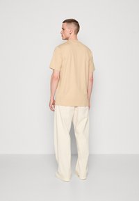 adidas Originals MONOGRAM - T-shirt con stampa - magic beige