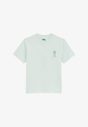 T-shirt vert menthe clair en coton, avec un col rond, des manches courtes et une poche ornée d'un design graphique de phare.