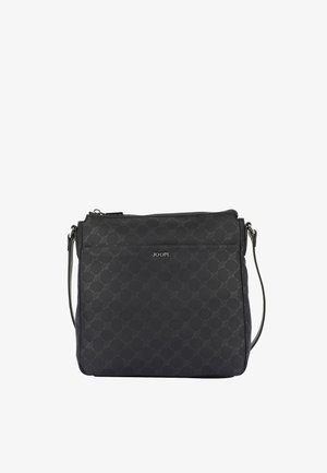 Črna crossbody torba iz teksturiranega materiala, z zadrgo na vrhu, subtilnim logotipom in geometrijskim vzorcem po celotni površini. Nastavljiv trak.
