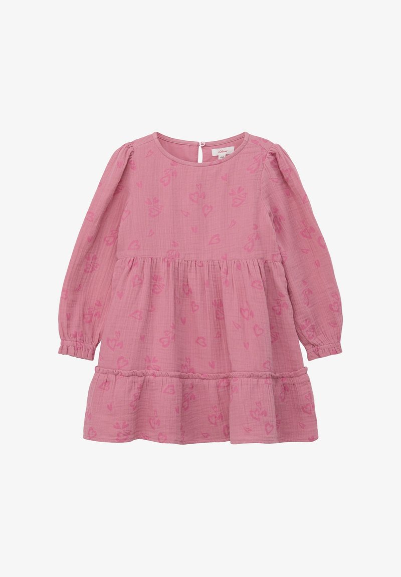 Robe bébé rose à manches longues avec taille froncée, ourlet à volants, motifs subtils en forme de cœur et de feuille, et fermeture par boutons au niveau de l'encolure arrière.