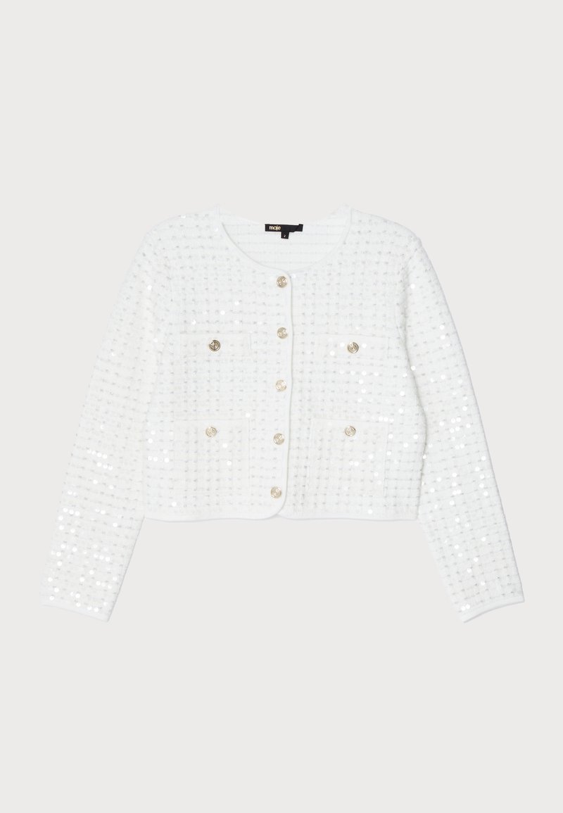 Cardigan court blanc en tissu texturé, ornée de sequins brillants, avec quatre poches à l'avant et des boutons dorés sur le devant.