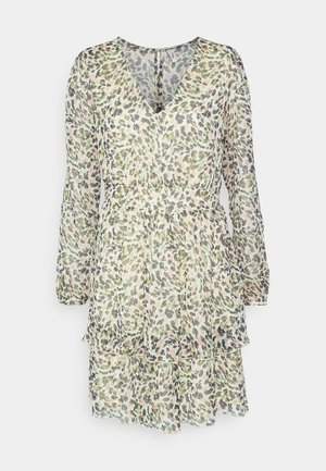 Robe à manches longues, superposée, avec col en V, présentant un imprimé floral abstrait en pastel vert, rose et gris sur un tissu transparent.