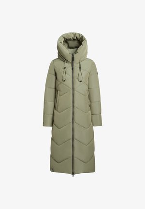 Pehmendatud, põlve pikkune mantel heledas oliivrohelises värvitoonis, millel on chevron õmblused, eemaldatav kapuuts, kaks küljetaskut ja eesmine tõmblukk.