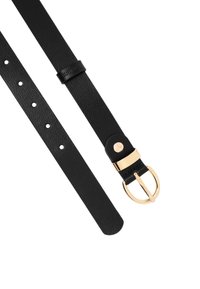 Cinturón de cuero negro con acabado texturizado, hebilla redonda en tono dorado y múltiples agujeros de ajuste. Presenta un lazo con la marca y un diseño elegante.