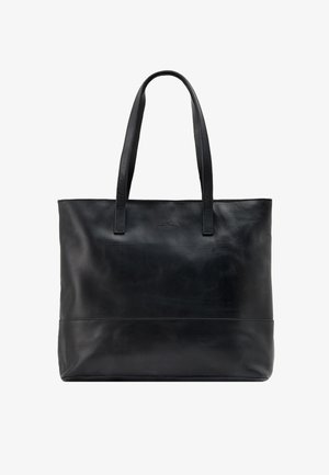Czarna skórzana torba typu tote z dwoma długimi uchwytami, gładką fakturą i subtelnymi detalami przeszyć na jednolitym białym tle.