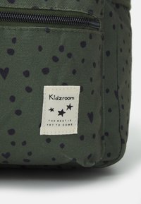 Kidzroom DIAPER BAG CARE KEYPIECE - Sac à langer - army