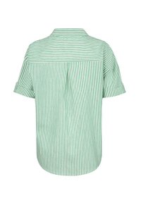Camisa de rayas verdes y blancas con mangas cortas, un canesú en la parte posterior y un detalle de pliegue en el centro. La tela parece ligera y suave.