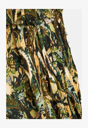 Abito multicolore caratterizzato da un design a strati con texture, con motivi verdi, neri e dorati. Il tessuto ha una qualità fluida e una leggera lucentezza.