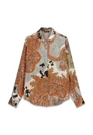 Overhemd met lange mouwen en knopen, met oranje paisley in draaiende patronen, zwarte bloemen silhouetten en luipaardprint accenten op een crèmekleurige achtergrond.