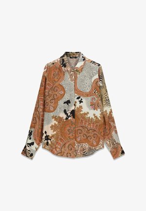 Overhemd met lange mouwen en knopen, met oranje paisley in draaiende patronen, zwarte bloemen silhouetten en luipaardprint accenten op een crèmekleurige achtergrond.
