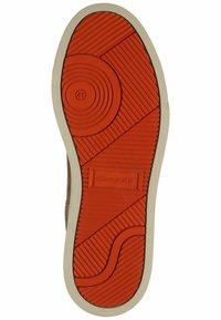 Orange Gummisohle mit strukturierten Griffmustern, weißen Kanten und einem runden Logo. Größe 41 auf der Sohle angegeben.