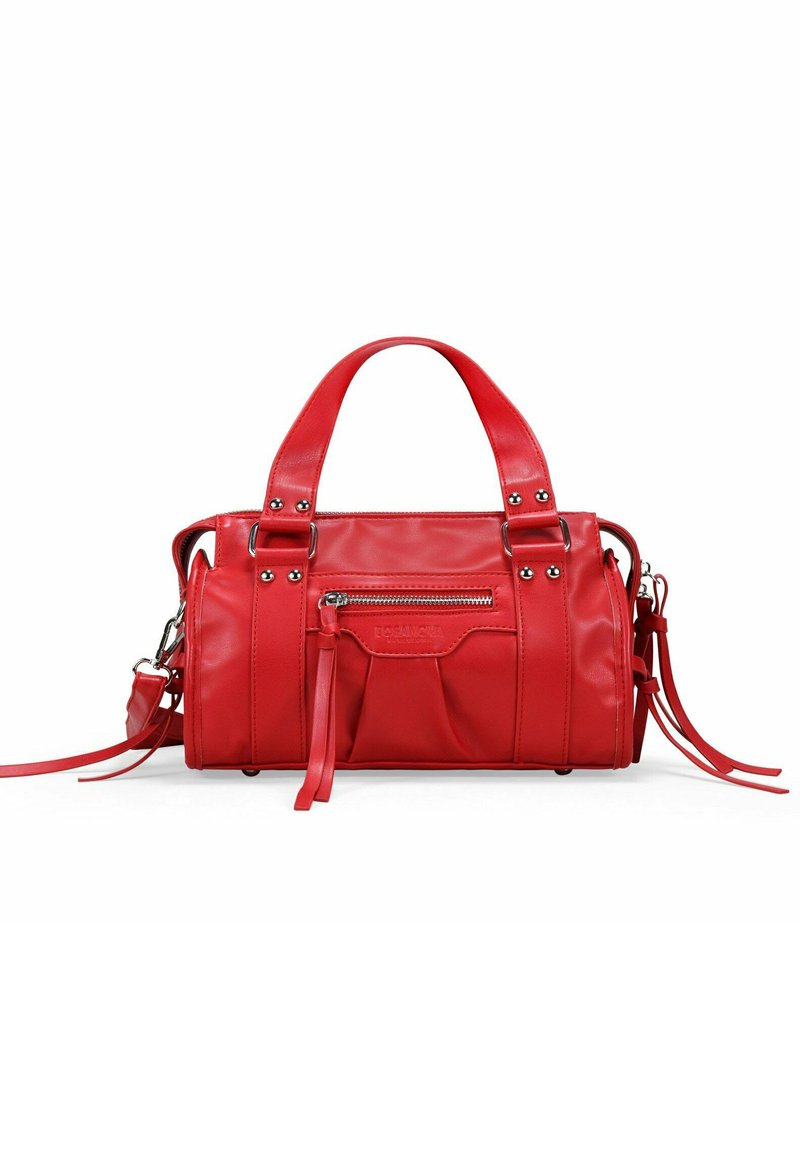 Bolso de mano de cuero rojo con dos asas, un bolsillo frontal con cremallera y largos flecos decorativos a cada lado. Textura suave y forma estructurada.