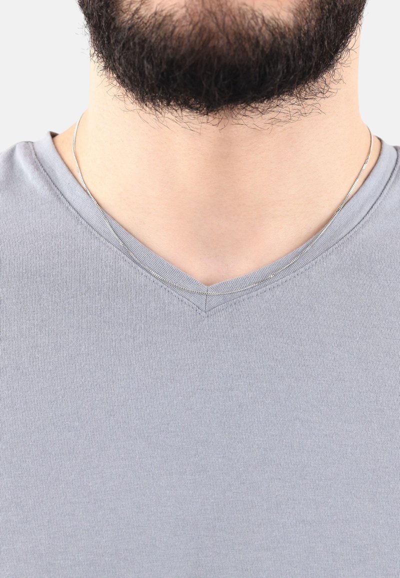 Szary, krótki rękaw V-neck t-shirt wykonany z teksturowanej bawełny, z wyraźnym dekoltem i gładkim wykończeniem.