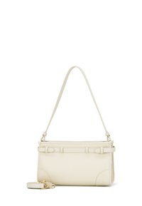 Crème leren handtas met een gestructureerde vorm, verstelbare schouderband en gouden hardware. Opvallende accenten zijn onder andere de stiksels en een ritsluiting.