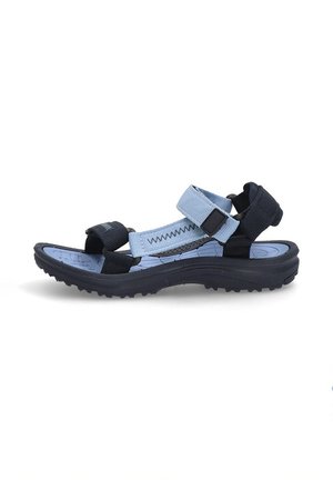 Sandalias de exterior con una combinación de colores negro y azul claro. Cuenta con correas ajustables, plantilla texturizada y una suela robusta con tracción.