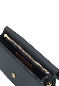 COACH EVIE LONG WALLET WITH CHAIN - Torba preko tijela - b black