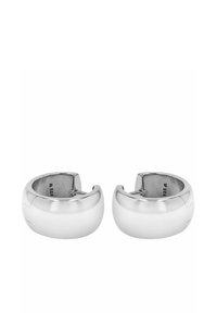 Silverfärgade hoopörhängen med en slät, polerad yta. Rundad form och öppen design. Märken synliga på insidan.