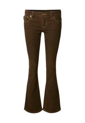 Vaqueros acampanados marrones hechos de tela suave, con costuras en contraste, bolsillos delanteros y cierre de botón en la cintura.