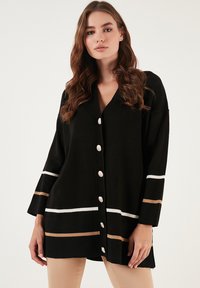 Unselected, black