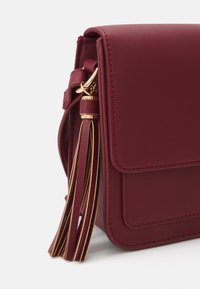 Anna Field Sac bandoulière - bordeaux