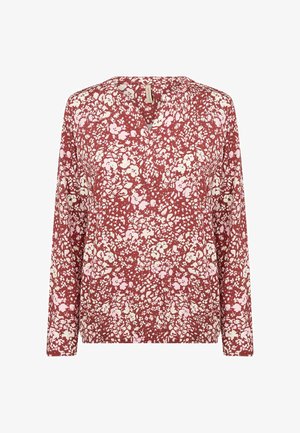 Bluzka z długim rękawem wykonana z tkaniny o bordowym tle, zdobiona rozproszonym motywem kwiatowym w delikatnych różowych i białych odcieniach. Dekolt w serek.