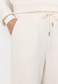Thumbnail Image 4