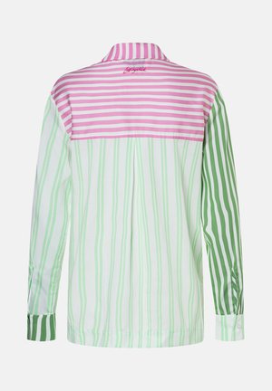 Langärmliges Hemd mit Knopfleiste, mit gemischten vertikalen und horizontalen Streifen in Pink, Weiß und verschiedenen Grüntönen, von hinten gezeigt.