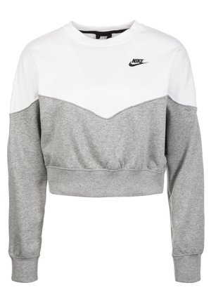 Bílá a šedá krátká mikina Nike s dlouhými rukávy a černým logem Nike na levé horní části hrudi.