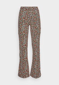 Zwarte bloemenbroek met een overal patroon van witte, rode en oranje bloemen. Gemaakt van lichtgewicht materiaal en voorzien van een rekbare tailleband.
